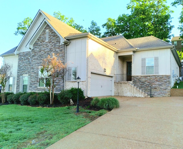168 Cobbler Cir, Hendersonville, TN 37075 - view of front of property with stone siding, driveway, and a front yard