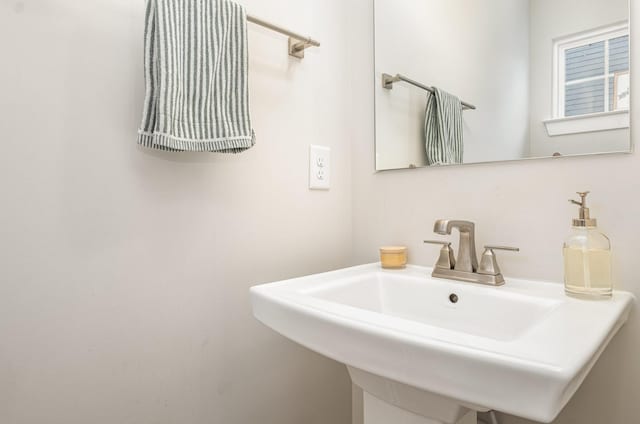 3232 Firerock Dr, Murfreesboro, TN 37128 - bathroom featuring a sink
