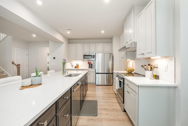 3232 Firerock Dr, Murfreesboro, TN 37128 - kitchen with stainless steel appliances, a sink, under cabinet range hood, recessed lighting, and light wood-type flooring