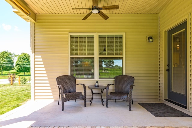 725B N Russell St, Portland, TN 37148 - view of patio / terrace with ceiling fan