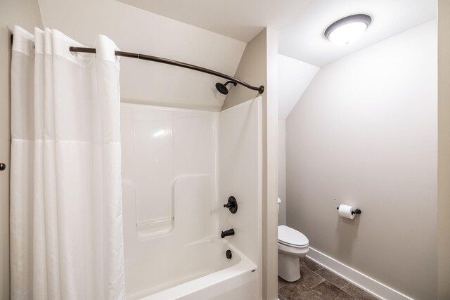 725B N Russell St, Portland, TN 37148 - full bath with shower / bath combo, baseboards, and toilet