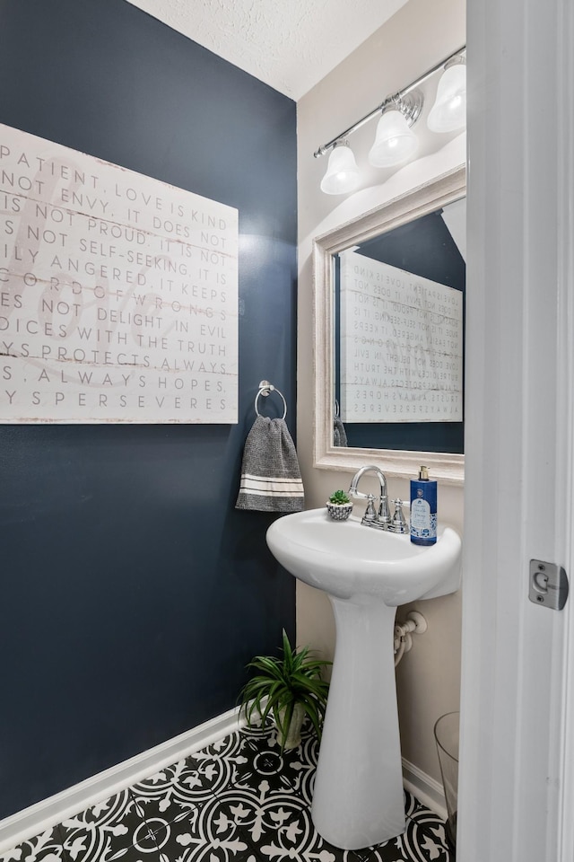 2020 Caladonia Way, Smyrna, TN 37167 - bathroom with baseboards and a textured ceiling