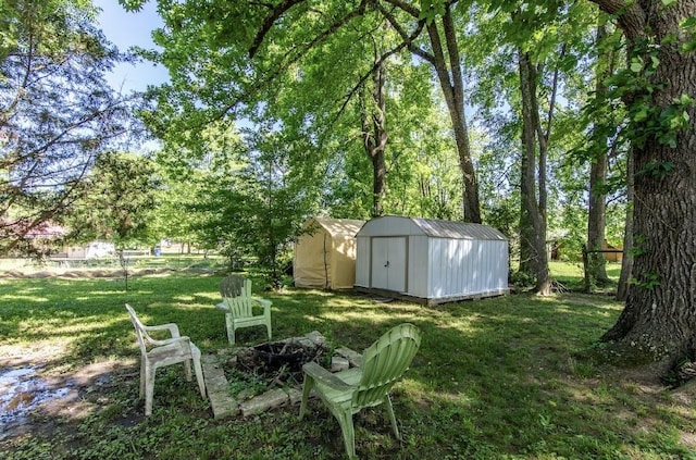 155 Thomas St, Savannah, TN 38372 - view of grassy yard with an outdoor fire pit
