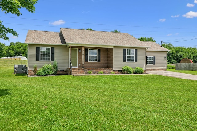 710 Krissy Ct, Columbia, TN 38401 - ranch-style house with crawl space, a shingled roof, and driveway
