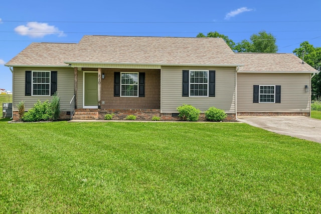 710 Krissy Ct, Columbia, TN 38401 - view of front of property featuring a front yard, crawl space, and a shingled roof