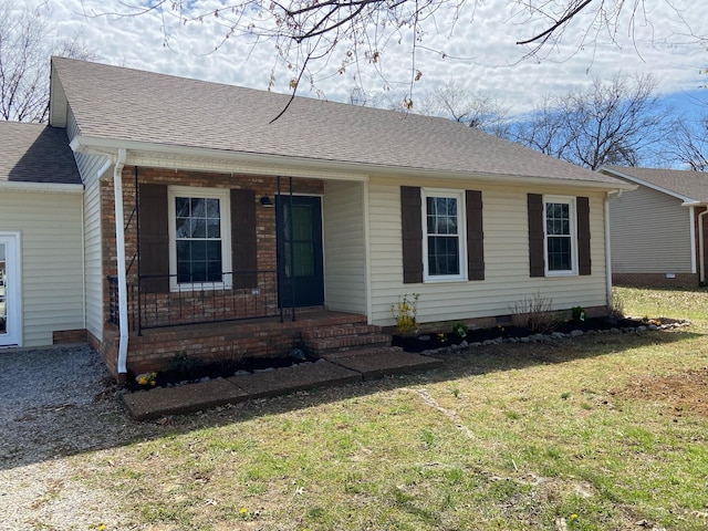 2640 Queen Anne Ct, Springfield, TN 37172 - view of front of home with a porch, a front lawn, and a shingled roof