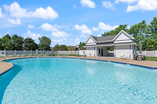 725 Forest Glen Cir, Murfreesboro, TN 37128 - community pool featuring a patio