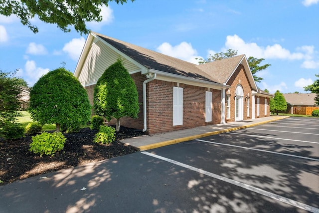 725 Forest Glen Cir, Murfreesboro, TN 37128 - view of side of property with brick siding, uncovered parking, and a shingled roof