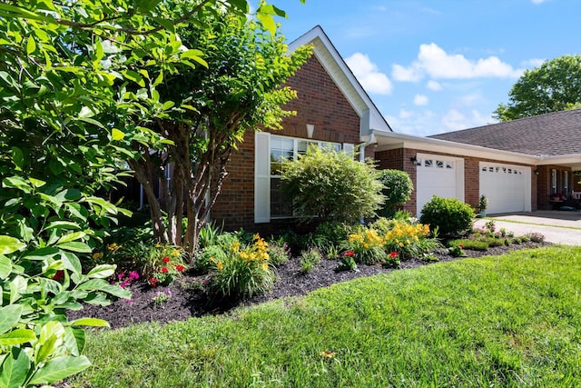 725 Forest Glen Cir, Murfreesboro, TN 37128 - view of front facade featuring brick siding, an attached garage, a front yard, and concrete driveway