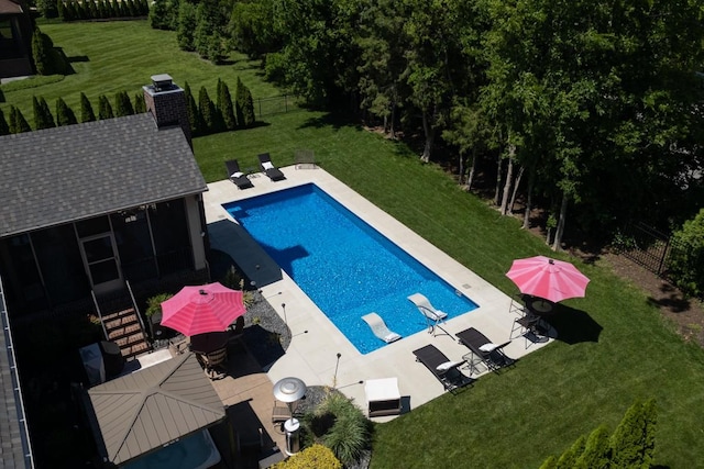 1237 Potter Ln, Gallatin, TN 37066 - swimming pool featuring a sunroom, a patio area, and a diving board