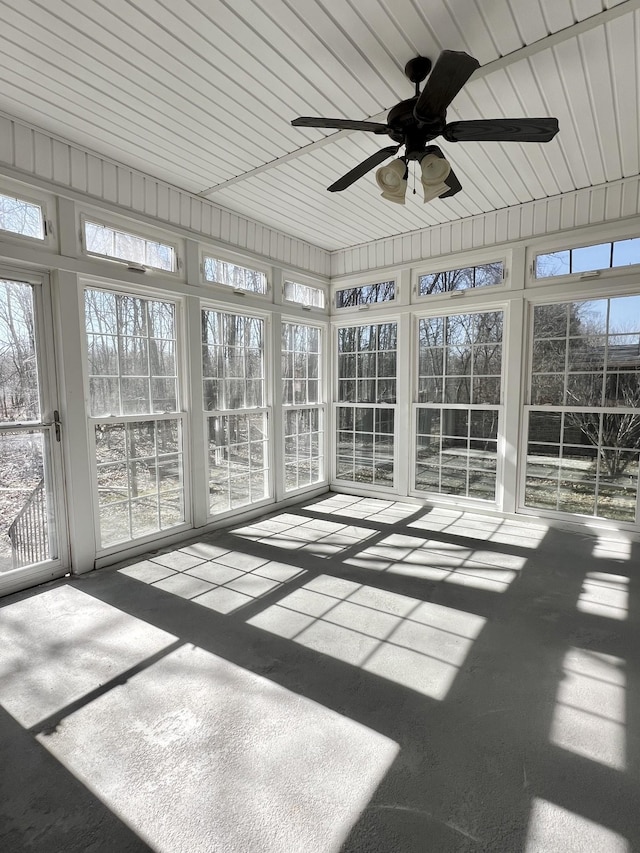 101 Mcclaran Pl, Murfreesboro, TN 37129 - unfurnished sunroom featuring a ceiling fan