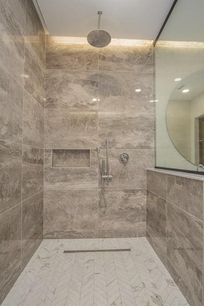 1030 17th Ave S Unit 201, Nashville, TN 37212 - bathroom featuring tiled shower