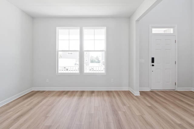 283 Subban Ct, Lebanon, TN 37087 - entrance foyer featuring light wood finished floors and baseboards