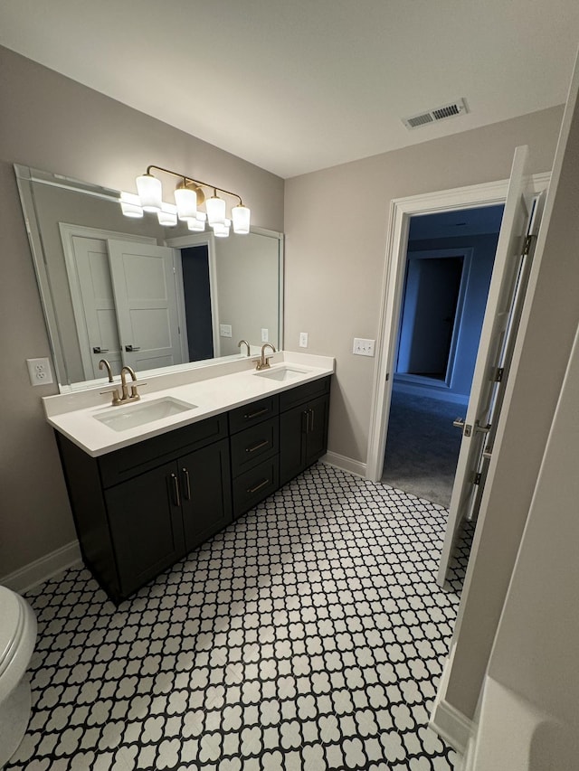 5405 Manners Rd, Lebanon, TN 37087 - full bath featuring double vanity, toilet, and baseboards