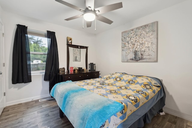 1602 Pleasant Grove Rd, Westmoreland, TN 37186 - bedroom featuring wood finished floors, a ceiling fan, and baseboards