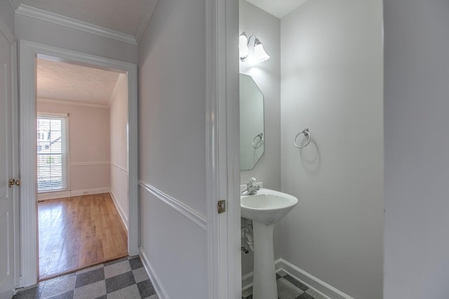 206 Sayre Ln, Murfreesboro, TN 37127 - bathroom with crown molding and baseboards