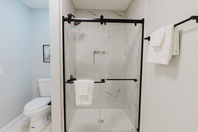 1405 SE Broad St, Murfreesboro, TN 37130 - full bath with toilet, a marble finish shower, and baseboards