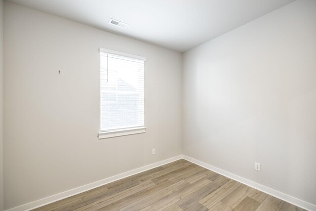 441 Golden Meadow Ln, Hendersonville, TN 37075 - empty room featuring light wood-style flooring and baseboards