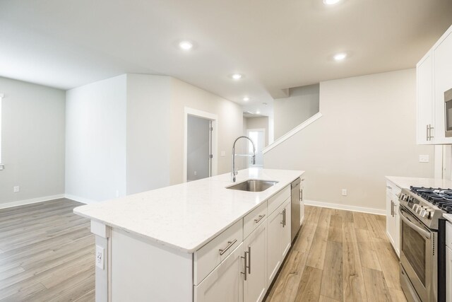 441 Golden Meadow Ln, Hendersonville, TN 37075 - kitchen featuring a sink, stainless steel appliances, light wood finished floors, a kitchen island with sink, and recessed lighting