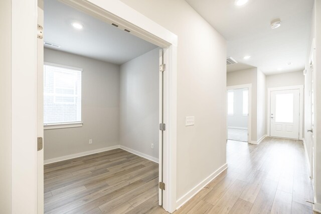441 Golden Meadow Ln, Hendersonville, TN 37075 - hallway with light wood-style floors, baseboards, and recessed lighting
