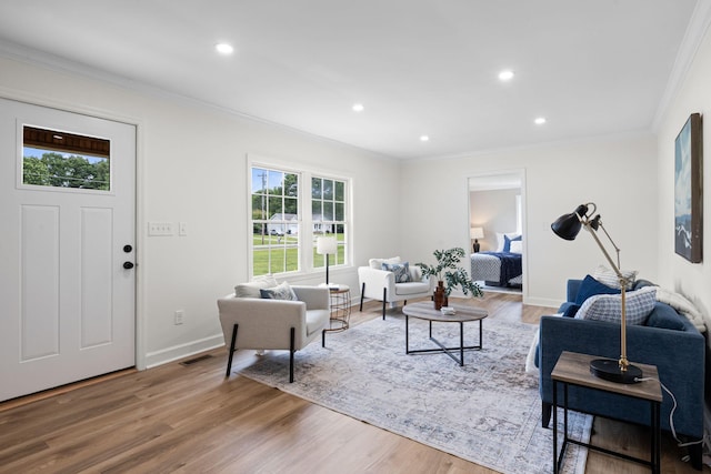 1371 Pomona Rd, Dickson, TN 37055 - living room featuring crown molding, wood finished floors, recessed lighting, and baseboards