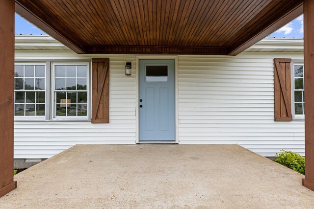 1371 Pomona Rd, Dickson, TN 37055 - property entrance with a patio