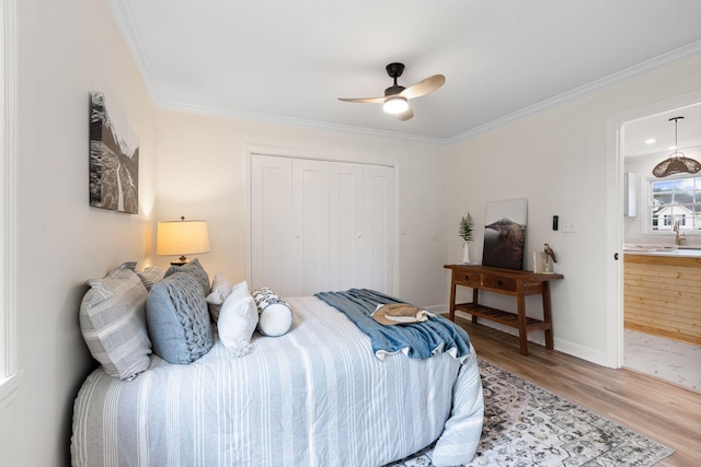 1371 Pomona Rd, Dickson, TN 37055 - bedroom with wood finished floors, a closet, ornamental molding, baseboards, and ensuite bath