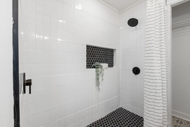 1371 Pomona Rd, Dickson, TN 37055 - bathroom with a tile shower and baseboards