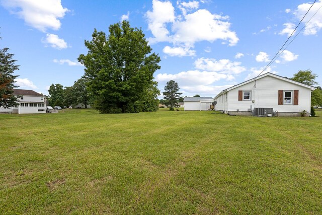 1371 Pomona Rd, Dickson, TN 37055 - view of grassy yard with cooling unit