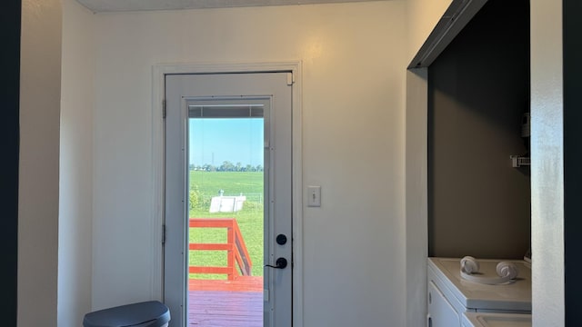 312 Pappy Dr, Oak Grove, KY 42262 - doorway featuring washer and clothes dryer