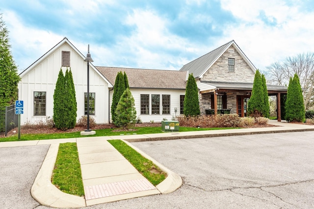 287 Cloverbrook Way, Gallatin, TN 37066 - view of front facade with stone siding and board and batten siding
