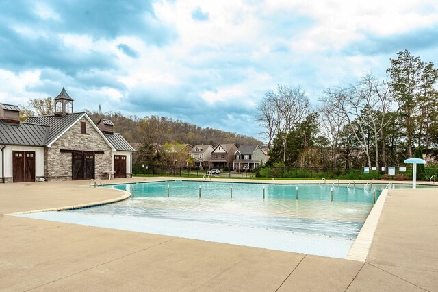 287 Cloverbrook Way, Gallatin, TN 37066 - community pool with a patio