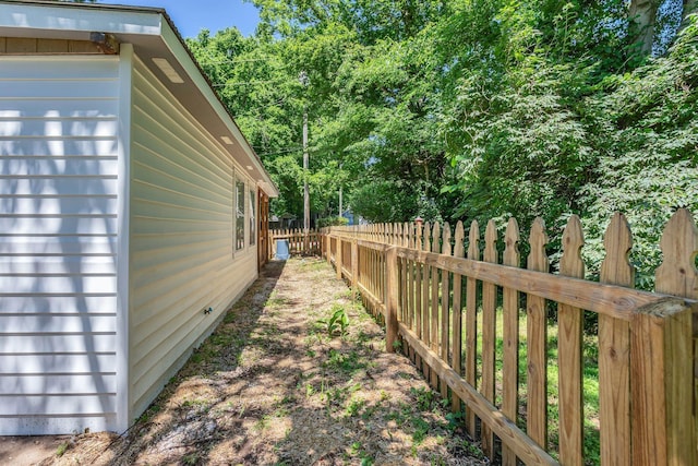 203 Summer St, Mount Pleasant, TN 38474 - view of yard