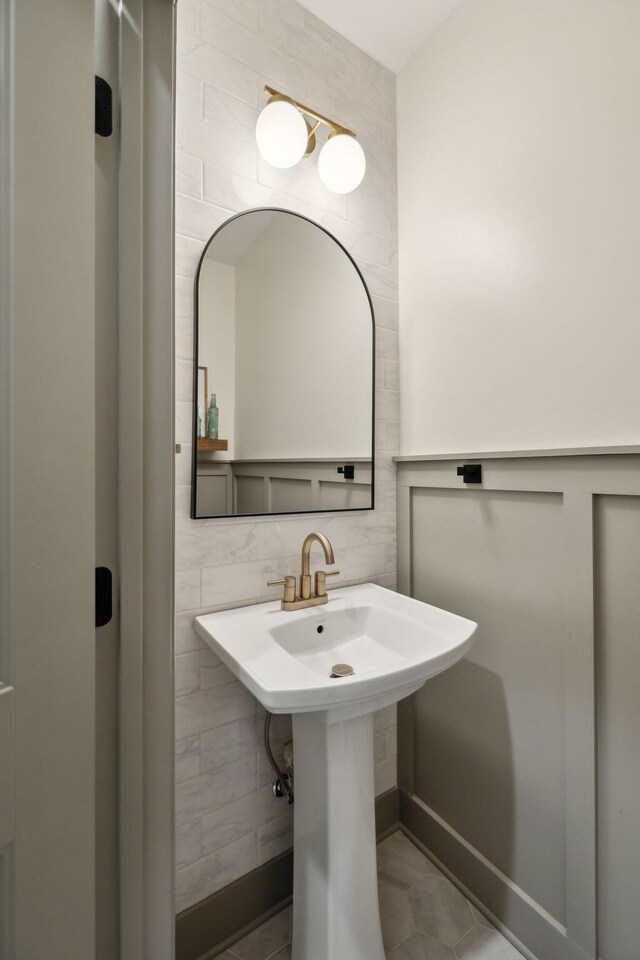 7579 Nightfall Cir, Ooltewah, TN 37363 - bathroom with tile walls and a sink