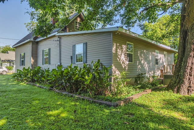 226 Higdon St, Lynnville, TN 38472 - view of side of property with a yard