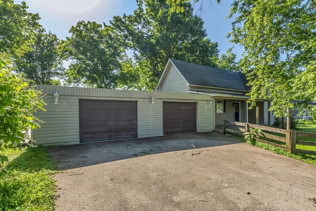 226 Higdon St, Lynnville, TN 38472 - garage with concrete driveway