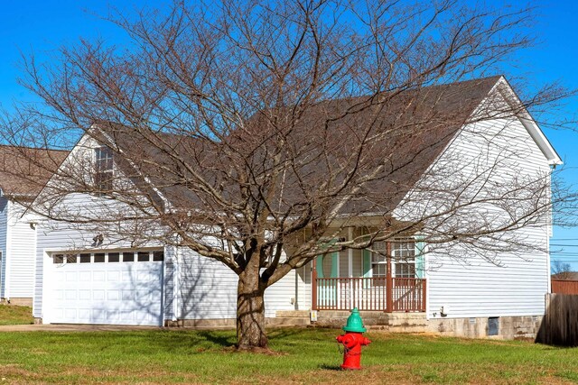 3889 Mackenzie Dr, Clarksville, TN 37042 - view of front of property with covered porch, a front lawn, and an attached garage