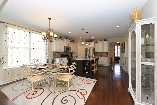 102 Cobbler Cir, Hendersonville, TN 37075 - dining space featuring arched walkways, a chandelier, dark wood finished floors, baseboards, and recessed lighting