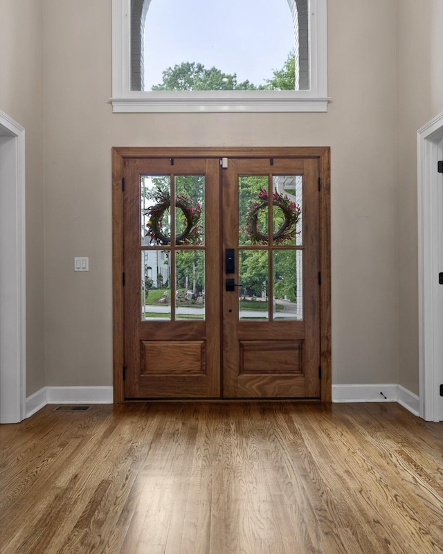414 Gentlemens Rdg, Signal Mountain, TN 37377 - foyer with wood finished floors, healthy amount of natural light, and baseboards
