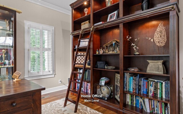 414 Gentlemens Rdg, Signal Mountain, TN 37377 - sitting room featuring ornamental molding, baseboards, and wood finished floors