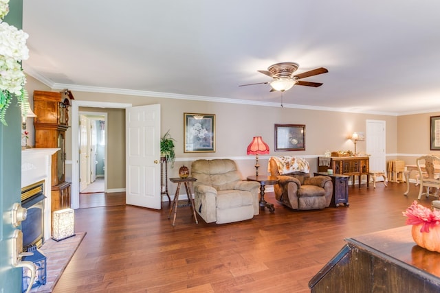 2119 W Lincoln St, Tullahoma, TN 37388 - living area featuring a ceiling fan, wood finished floors, crown molding, and a glass covered fireplace