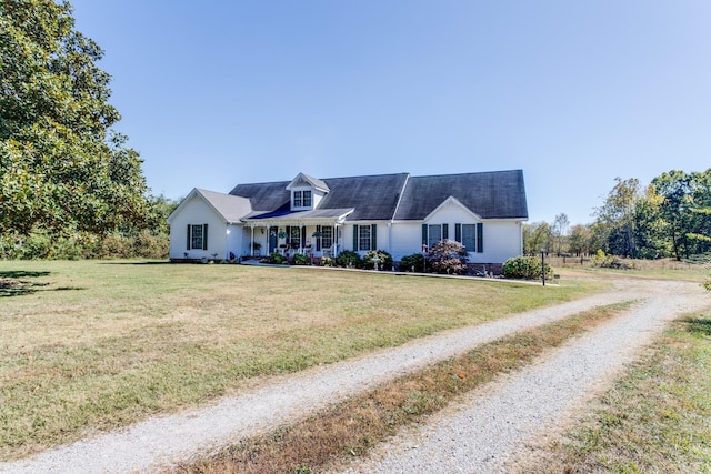 2119 W Lincoln St, Tullahoma, TN 37388 - cape cod house with driveway and a front lawn