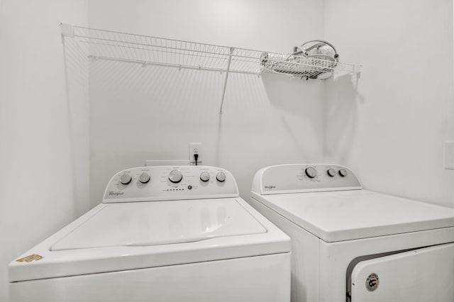 923 SE Broad St Unit A4, Murfreesboro, TN 37130 - laundry room featuring washing machine and dryer