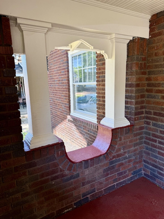 425 Arlington Ave, Jackson, TN 38301 - exterior view of ornate columns and brick wall