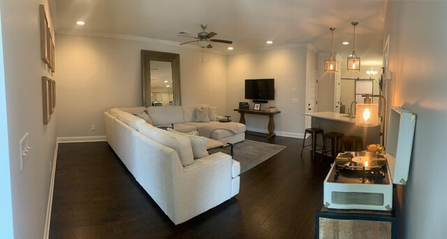 229 Claremont Ct, Gallatin, TN 37066 - living area featuring ceiling fan, crown molding, dark wood finished floors, recessed lighting, and baseboards
