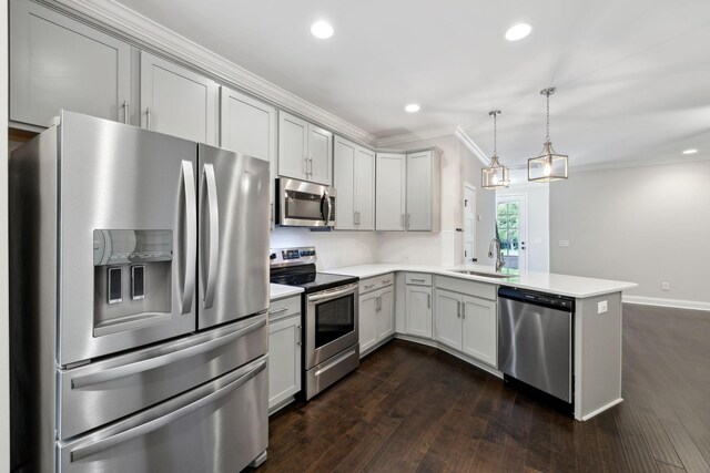 229 Claremont Ct, Gallatin, TN 37066 - kitchen featuring stainless steel appliances, a sink, a peninsula, crown molding, and light countertops