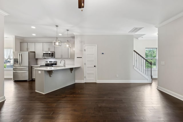 229 Claremont Ct, Gallatin, TN 37066 - kitchen with stainless steel appliances, ornamental molding, a sink, light countertops, and a kitchen bar