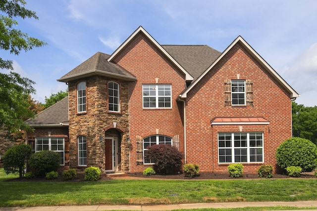 2732 Avington Ct, Murfreesboro, TN 37128 - traditional-style house with brick siding, a front lawn, and a shingled roof