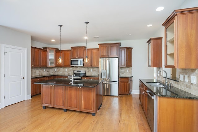 2732 Avington Ct, Murfreesboro, TN 37128 - kitchen featuring stainless steel appliances, a sink, tasteful backsplash, light wood-style flooring, and recessed lighting