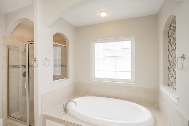 2732 Avington Ct, Murfreesboro, TN 37128 - full bath featuring a garden tub and a shower stall